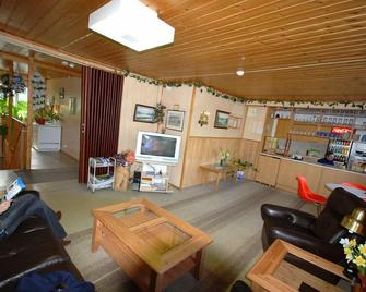 Jämsän Gasthaus - Jämsä - Living room