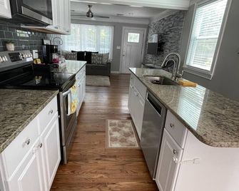 4-bedroom house / 2 suite. Total 3 amazing bathrooms Marietta with AC, WiFi - Marietta - Kitchen