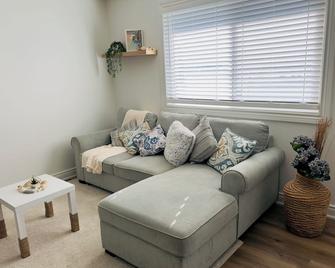 Lovely Beachside Oasis 2BD in Port Dover - Port Dover - Sala de estar