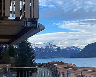 Ultra Luxurious House Lake view - 니데리드 바이 인털라큰 - 발코니