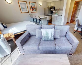 Hearthstone Lodge #225 | 3 Peaks Rentals - Sun Peaks - Wohnzimmer