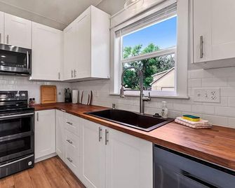 Cozy Chic Home in Downtown Loveland! - Loveland - Κουζίνα