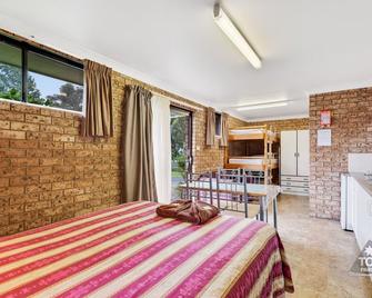 Fossicker Caravan Park - Glen Innes - Schlafzimmer