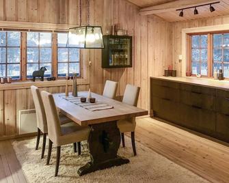 3 Bedroom Cozy Home In Røros - Røros - Eetruimte