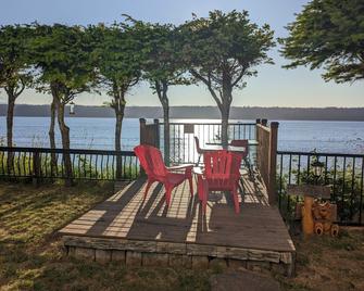 Above Tide Motel - Campbell River - Patio