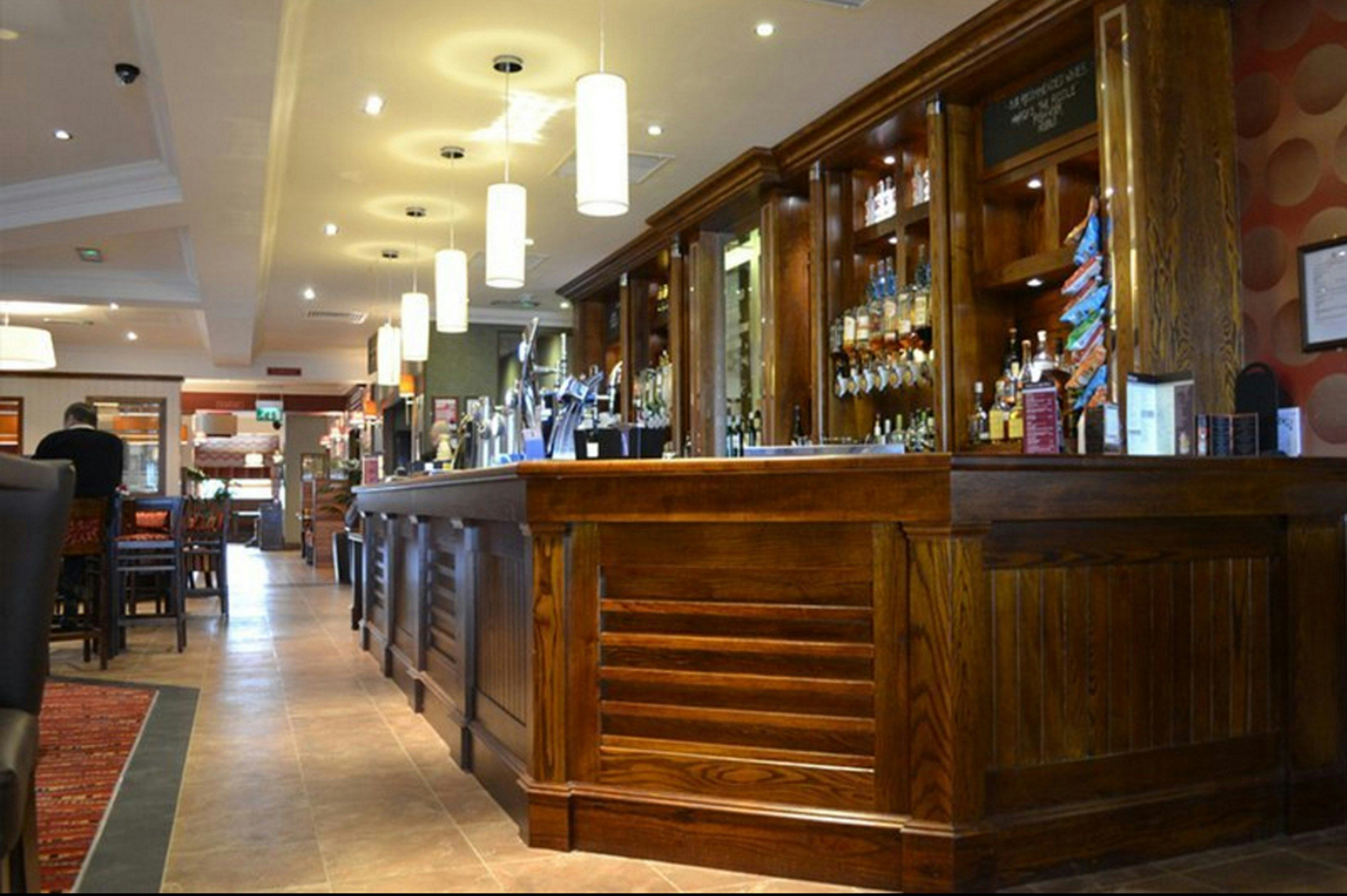 The Wellington Hotel By Greene King Inns - אברדין - בר