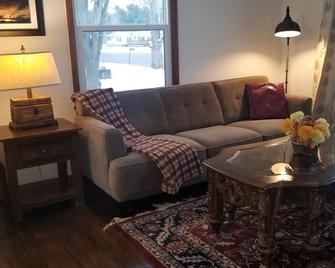 Charming country home. Located on a farm property. - Black River Falls - Huiskamer