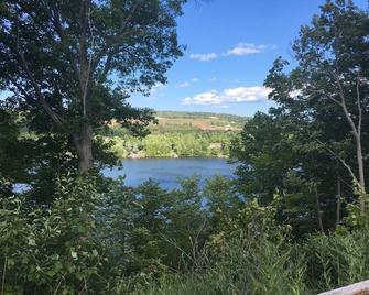 Peacefully Secluded With A Beautiful View Over Looking The Portage Canal - Houghton - Outdoors view