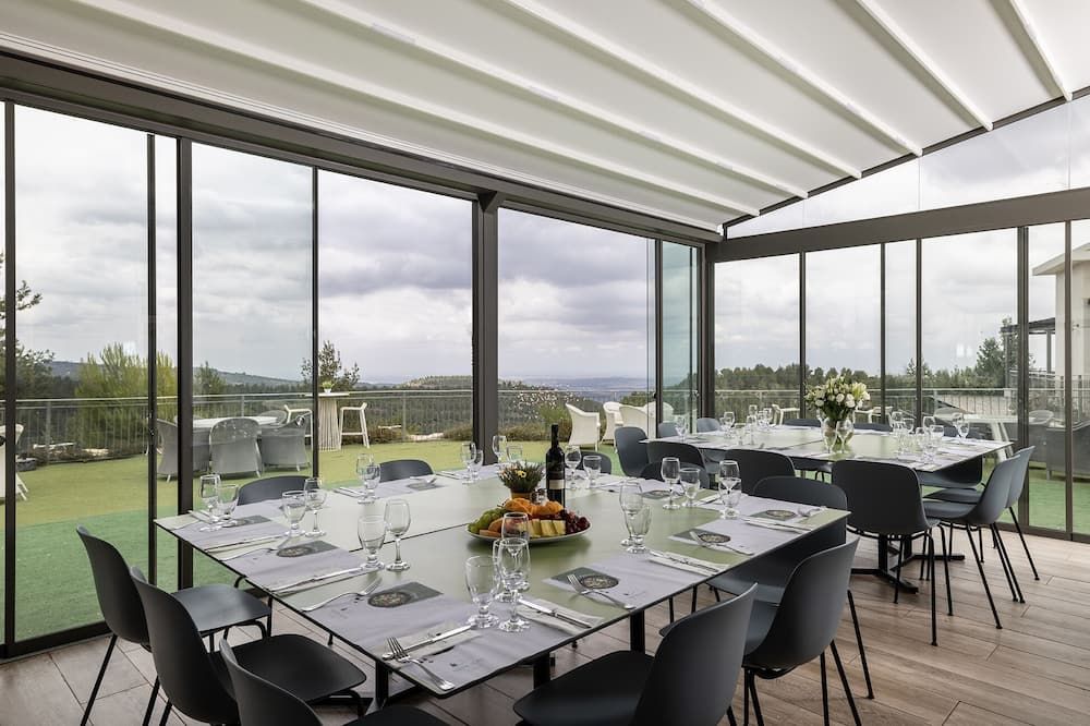 سي-أوتل نيف إلون