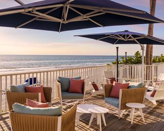 DoubleTree Beach Resort by Hilton Tampa Bay - North Redingto - North Redington Beach - Building