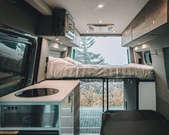 Cozy Rv Lodging With Queen Bed, Lounge, Kitchenette, Wi-Fi, Ac, Heat, Bathroom - Davidson