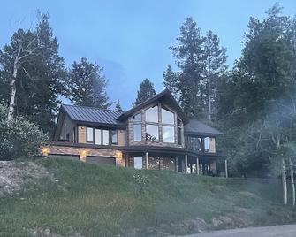 Beautiful Mountain Home. 5 Bedroom, 4 bath - Alpine - Edificio