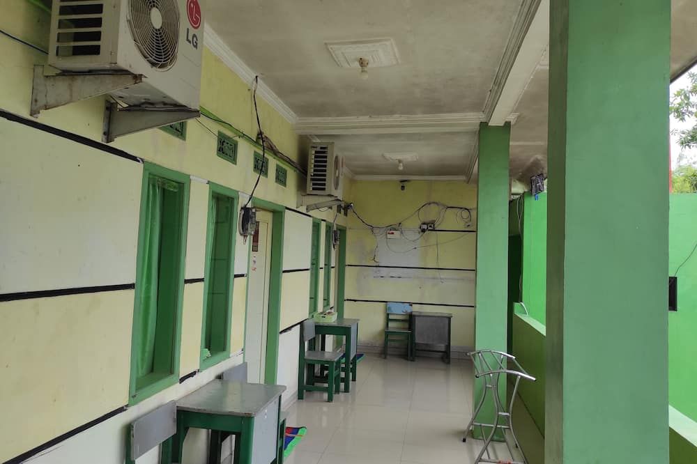 OYO 90333 Wisma Tenang Jaya Syariah - Majalengka