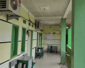 OYO 90333 Wisma Tenang Jaya Syariah - Majalengka