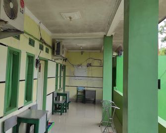 OYO 90333 Wisma Tenang Jaya Syariah - Majalengka