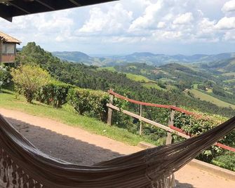 Hotel Pousada Shangri-la - סרה נגרה - מרפסת