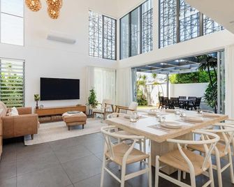 Cotton Tree Beach House - Stylish Family Convenience - Maroochydore - Sala pranzo