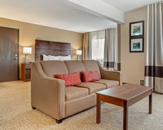 Comfort Inn Manistique - Manistique - Living room