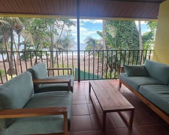 Costa Rican life! Beautiful oceanfront with pool! - Esterillos Este - Balcón