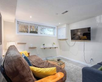 Bright & Modern 1 bedroom unit! - Guelph - Living room