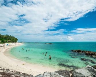 Pool 2 Blocks to Duval St Gated Community Shipyard Treasure by AvantStay - Cayo Hueso - Playa