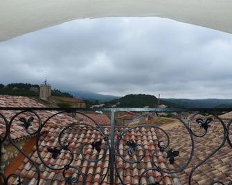Large village house with tropézienne terrace for 8 people - Roquefort-des-Corbières - Balcón