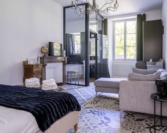 Chateau des Ayes - Chambres & suites - Saint-Étienne-de-Saint-Geoirs