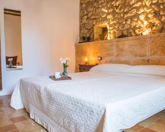 Typical country property with Yacuzzi pool and large outdoor area - Porreres - Slaapkamer