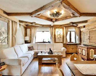 Brand new beautiful 3 bedroom few steps from centre - Cortina d'Ampezzo - Living room