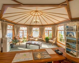 أمبر كورت موتل - نيو بليموث - غرفة معيشة