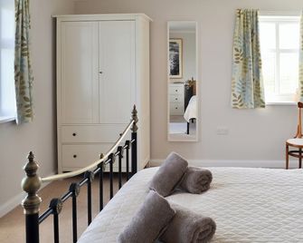 3 Bedroom Accommodation in Near St Margarets Hope - Orkney - Bedroom