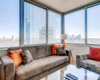 Global Luxury Suites at Exchange - Jersey City - Living room