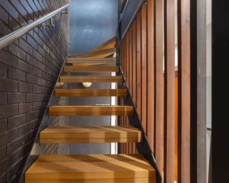 Walk to Canal St. | 4BR Townhome w/ Roof Top - 曼徹斯特 - 階梯