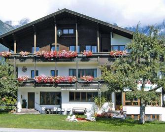 Apartments Home Bergbauernhof Wallnofer - Mieming - Будівля