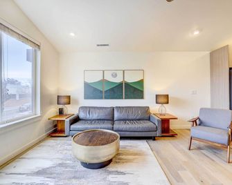 Beautiful Townhome - Steps to Downtown Boise! - Boise - Salon