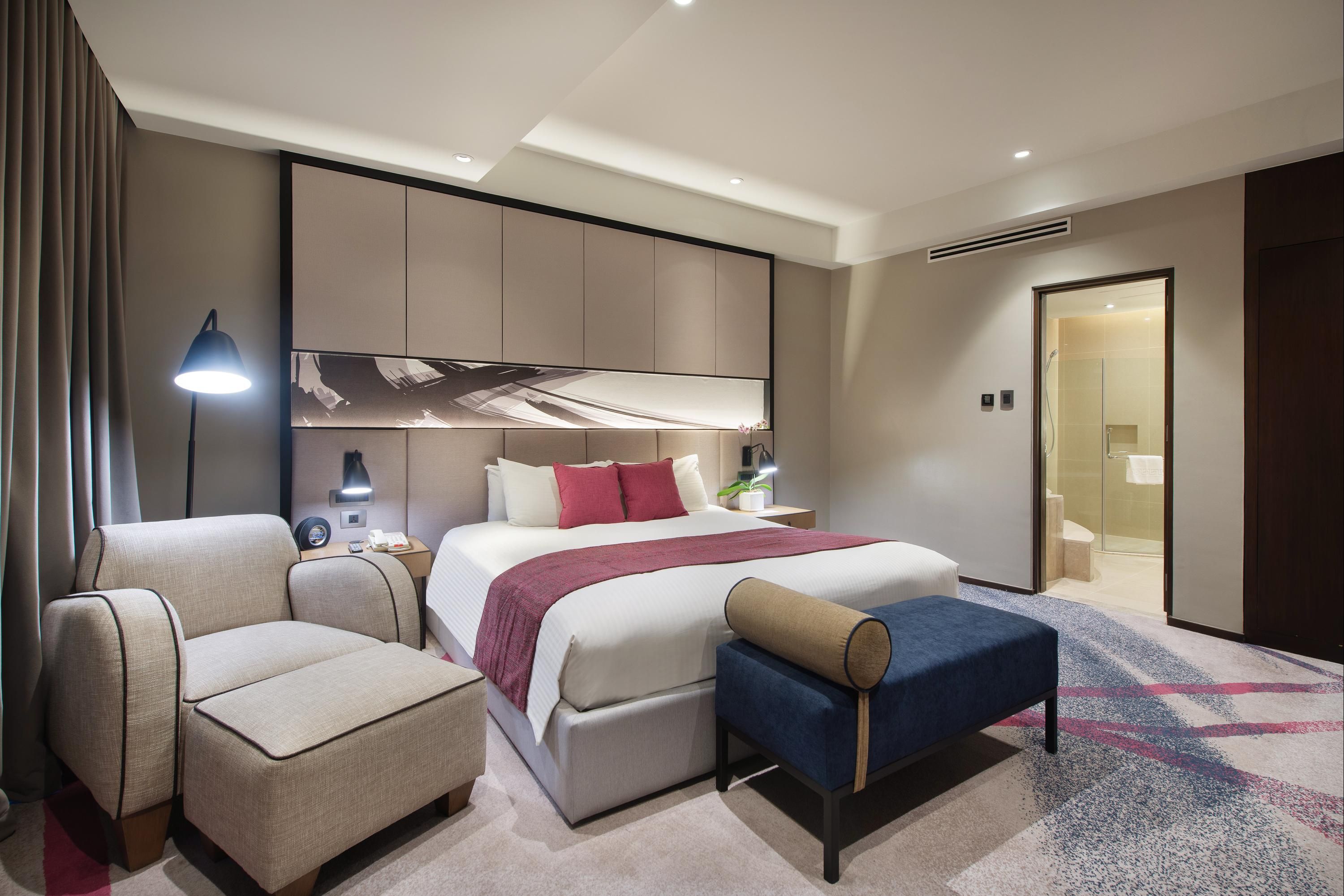 كراون بلازا مانيلا جاليري ا باي آيتش جي