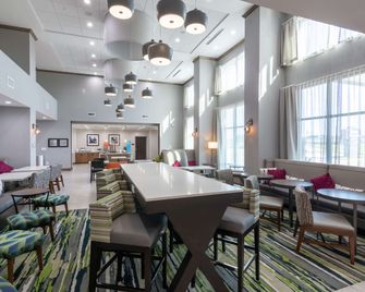 Hampton by Hilton Dallas East - דאלאס - מסעדה