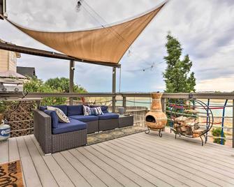 Scenic Home with Furnished Deck about 14 Mi to Denver - Henderson - Balcony