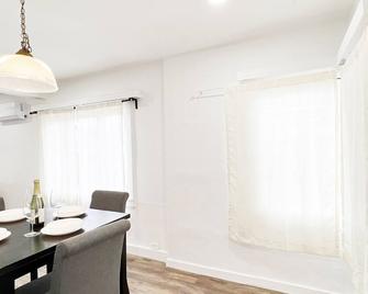 House, close to Disneyland, and beaches.1.5 miles to John Wayne airport. - Costa Mesa - Restaurante