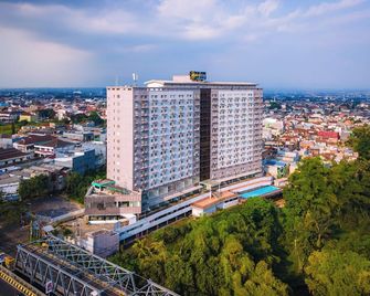 Everyday Smart Hotel Malang - מאלאנג - בניין