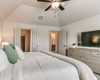Furnished 4 Br Yukon Home Quiet Neighborhood - Yukon