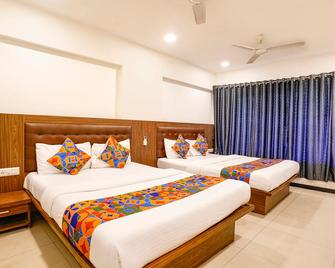 Fabhotel Shiv Leela Grand - Mumbai - Bedroom