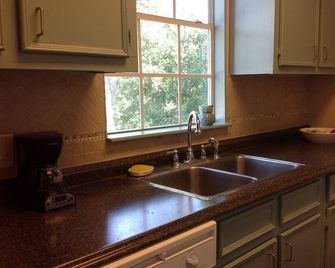 Charming Cypress Guesthouse - Cypress - Küche