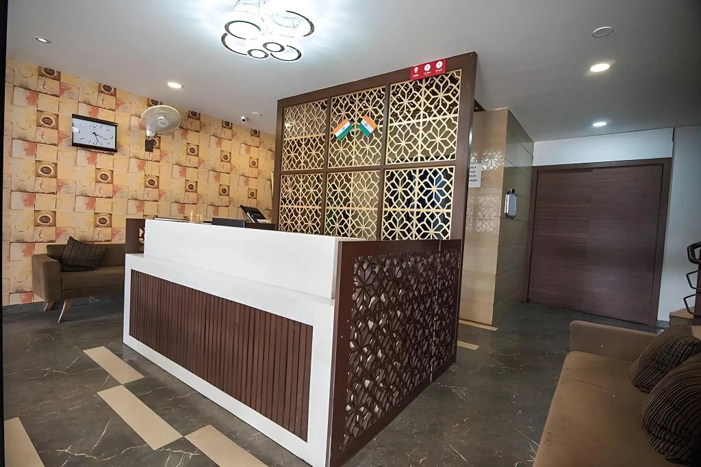 Hotel Crown Palace - בהופאל - דלפק קבלה