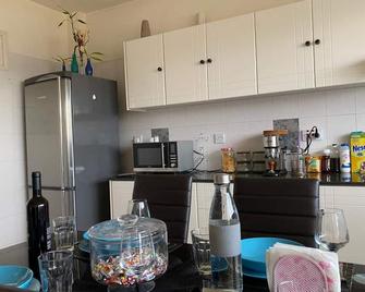 Larnaca Comfort Rooms - Larnaca - Kitchen