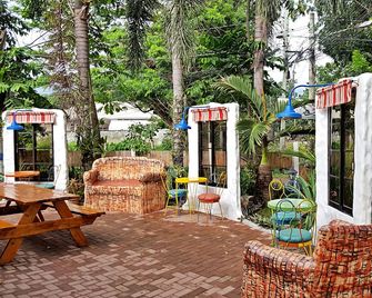 Gabby's Bed and Breakfast - Dumaguete - Patio