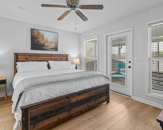 3 bedroom lake front cabin, kayaks, fire pit and more! - Andalusia - Bedroom