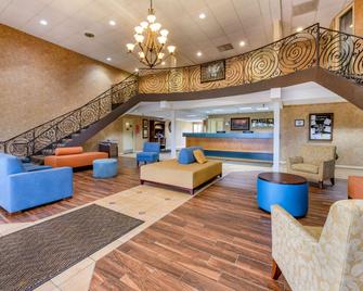 Econo Lodge Inn & Suites Triadelphia - Wheeling - Triadelphia - Lobby