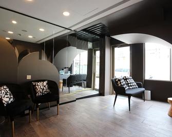 St Signature Bugis Beach, Dayuse, 5 Hours, 9am-2pm - Singapore - Living room