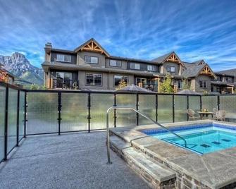 3br, 1250sqft, Nature, Hot Tub, King Beds, Pets Ok - Dead Man's Flats - Piscina